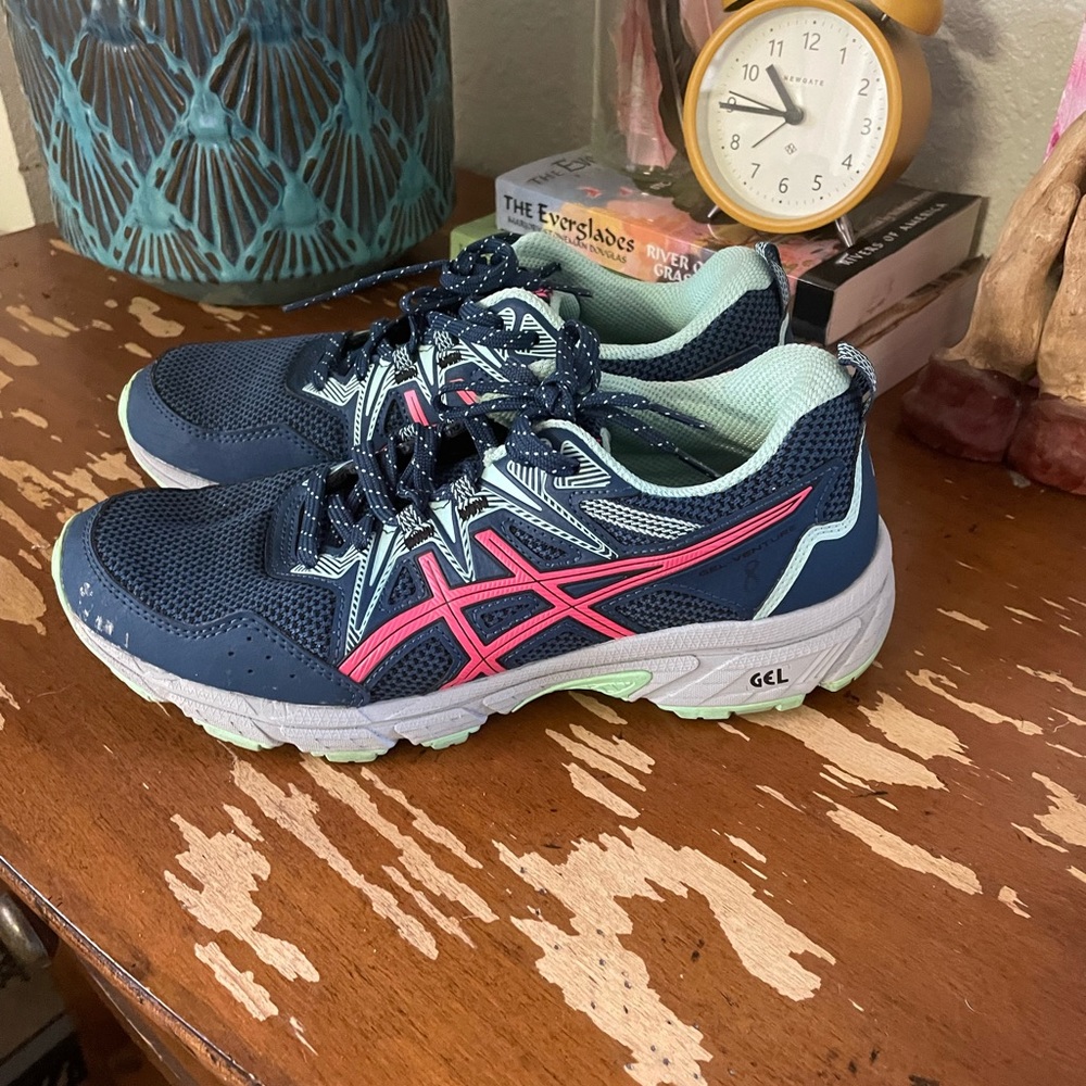 Gentle used ASICS women size 5